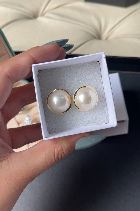 Pearl embellish studs