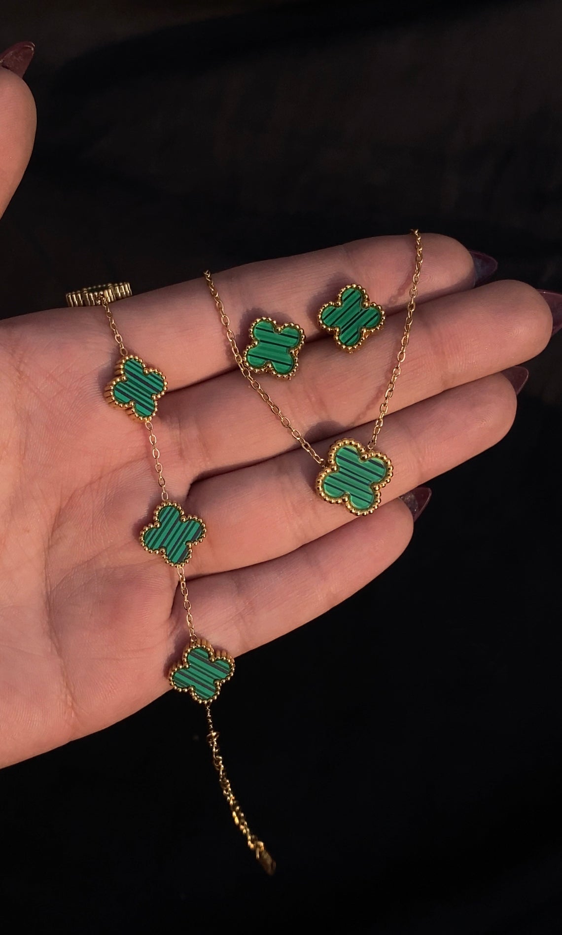 Green dotted clover set