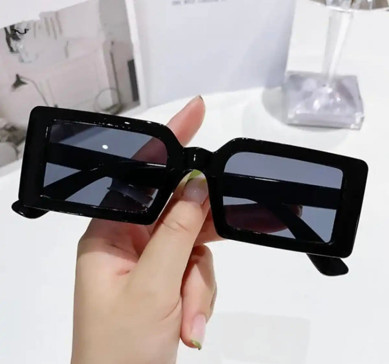 Rectangular frame glasses