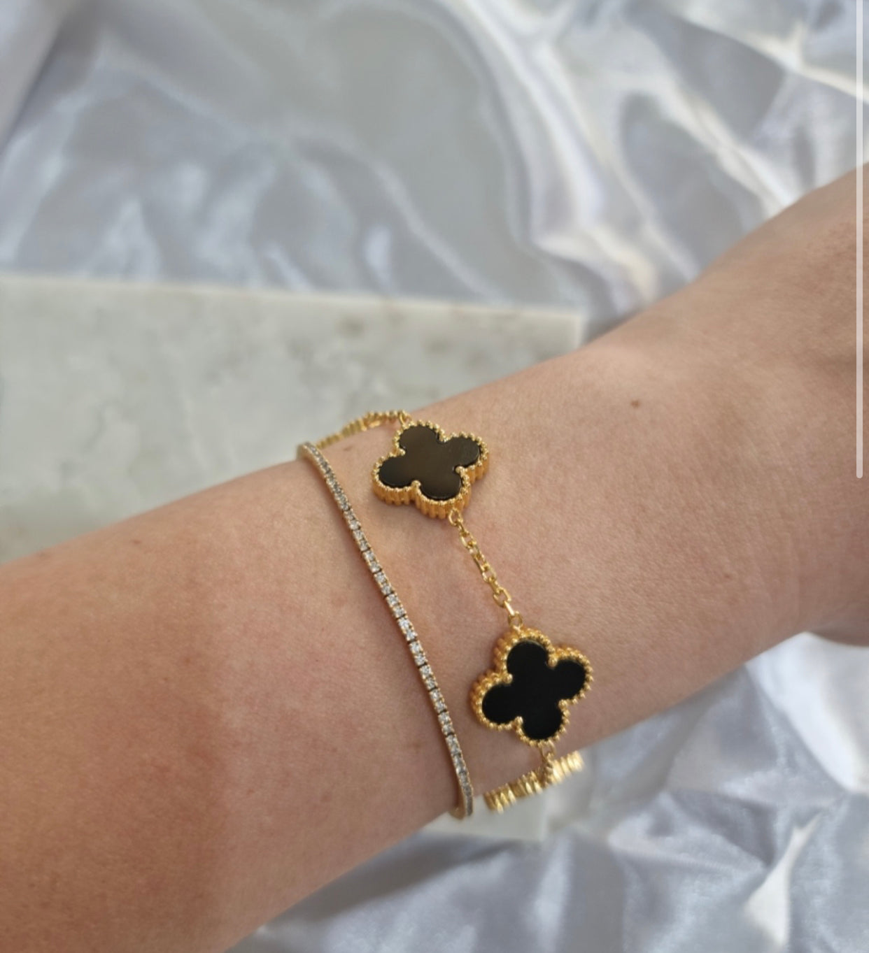 Dotted clover bracelet